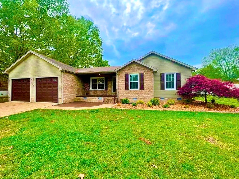 208 Greenwood Dr