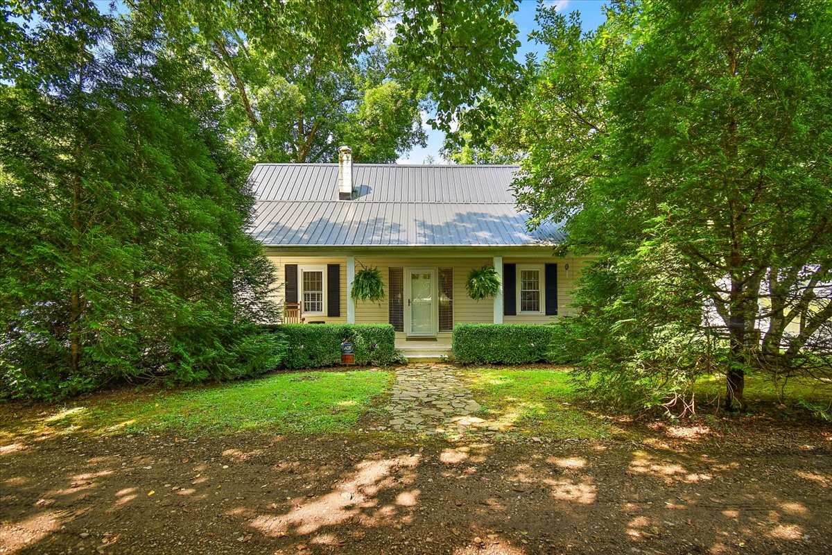1570 Wolf Creek Rd