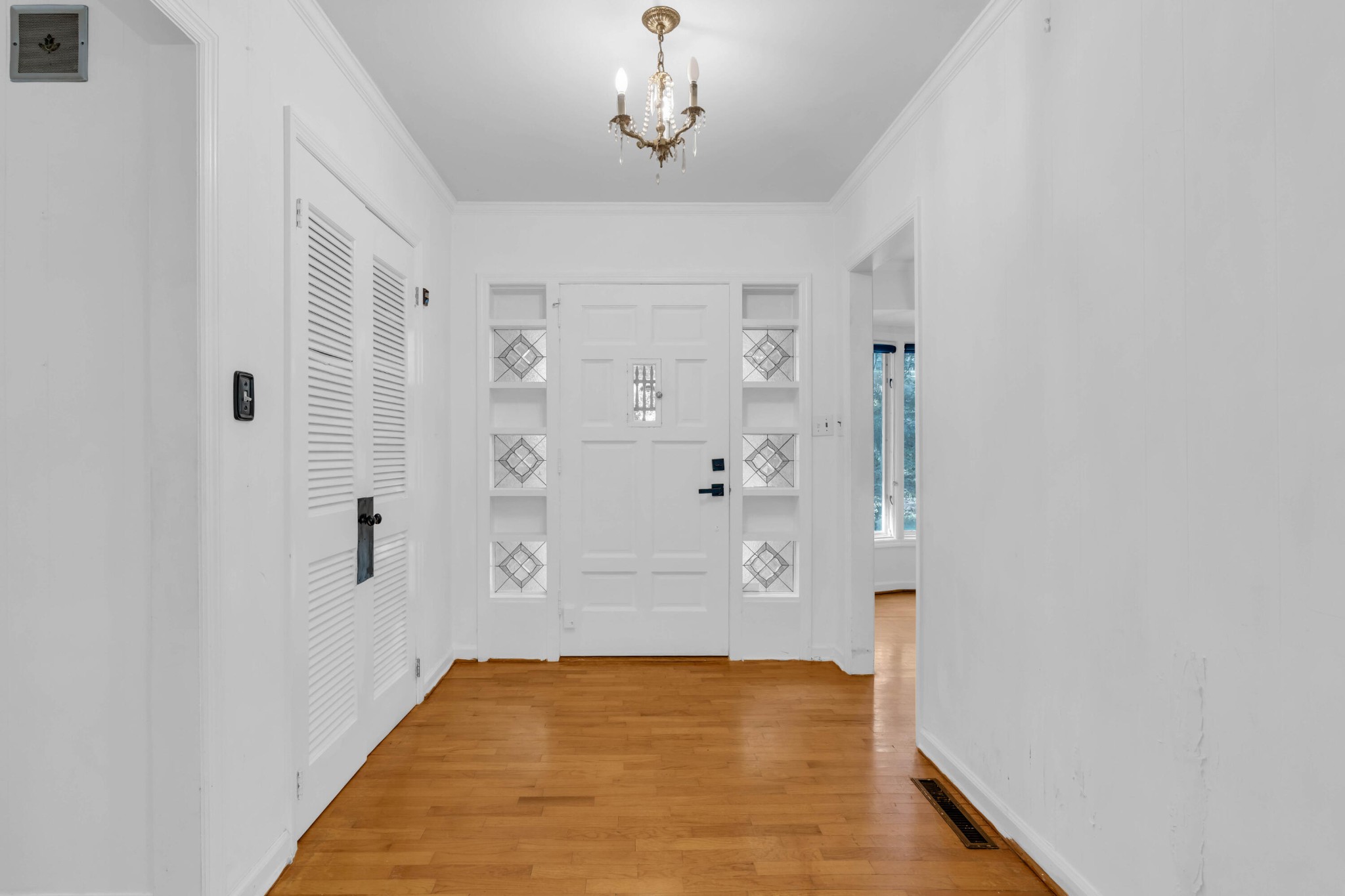 1209 W Lakeshore Drive