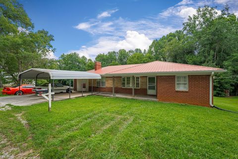 121 Pat Carr Ln Alpine TN 38543