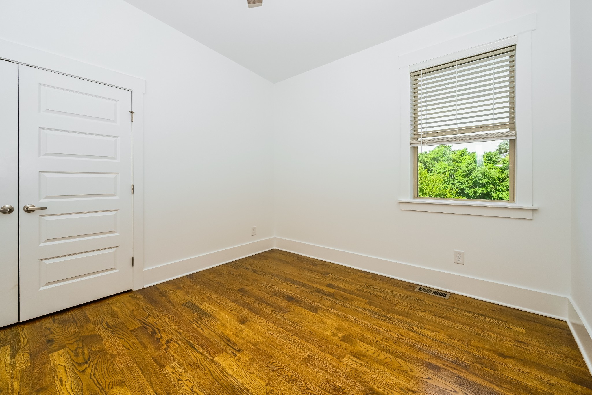 341 Edwin St B