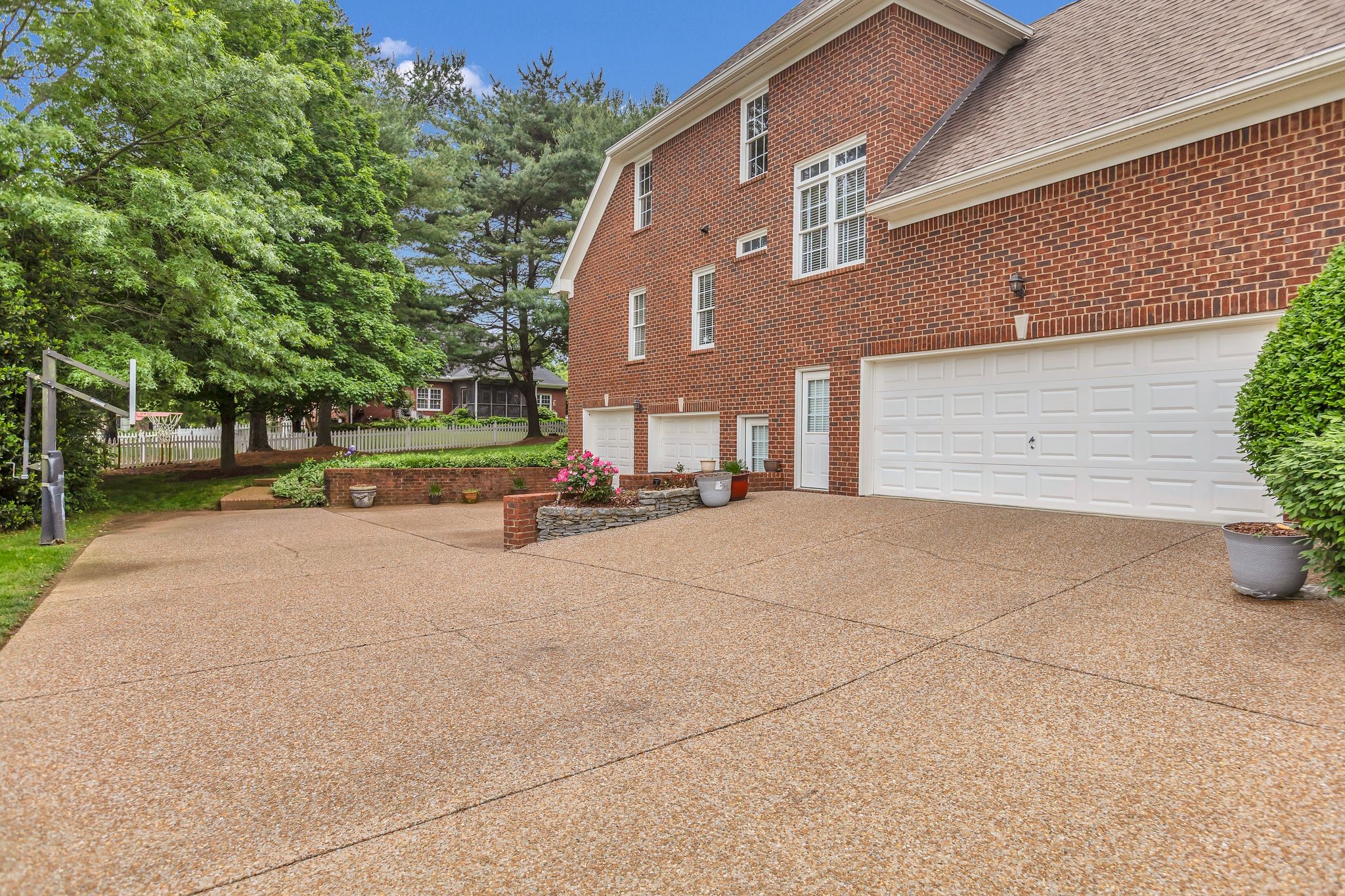 805 Walden Dr