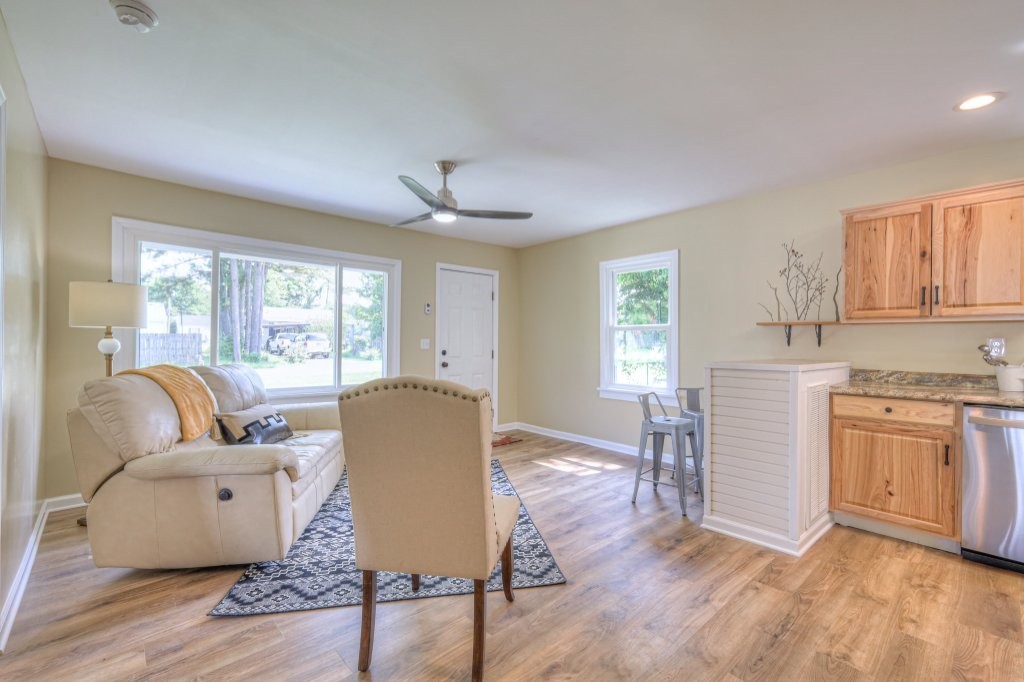 208 Gowan Dr