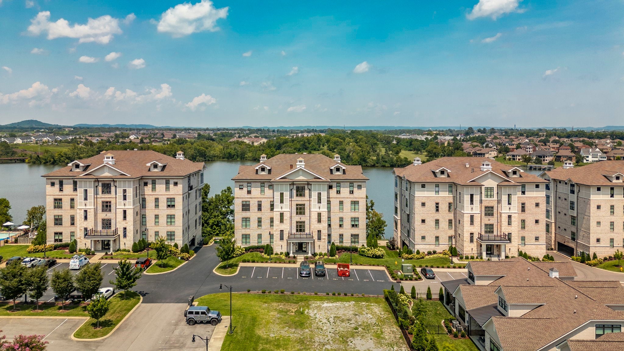 1024 Club View Dr E203