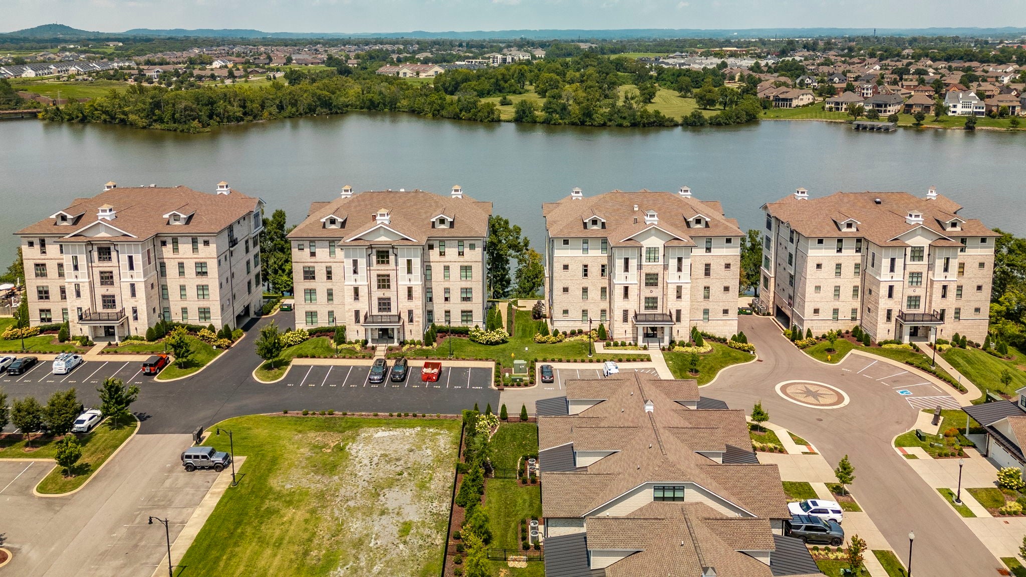 1024 Club View Dr E203