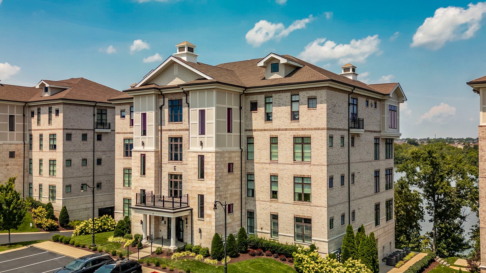 1024 Club View Dr E203