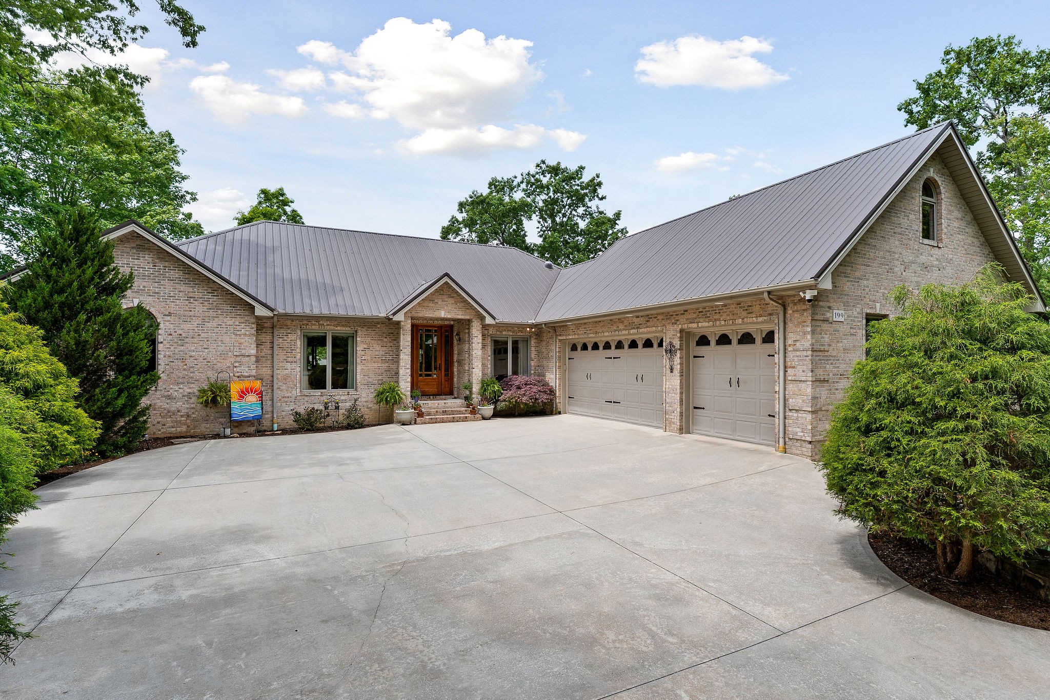 Search Listings 1 199 Markham Ln