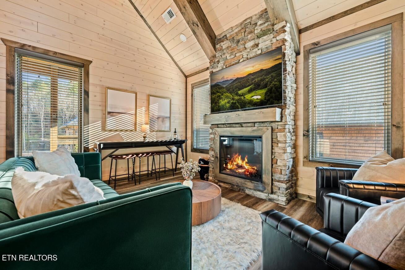 564 Warbonnet Way