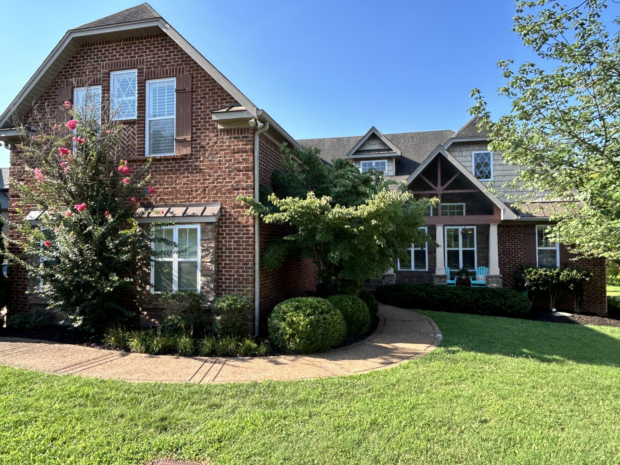 3805 Leona Pass