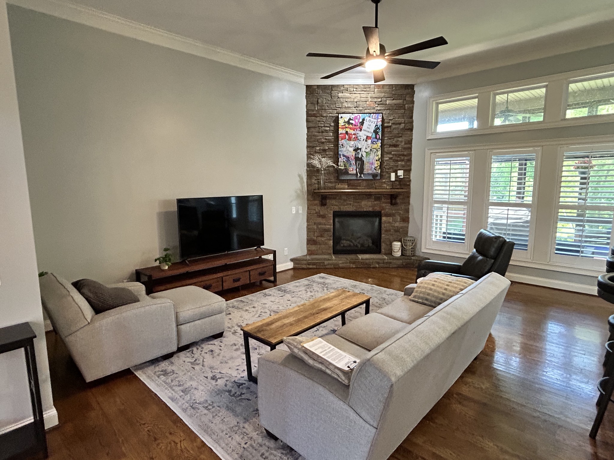 3805 Leona Pass