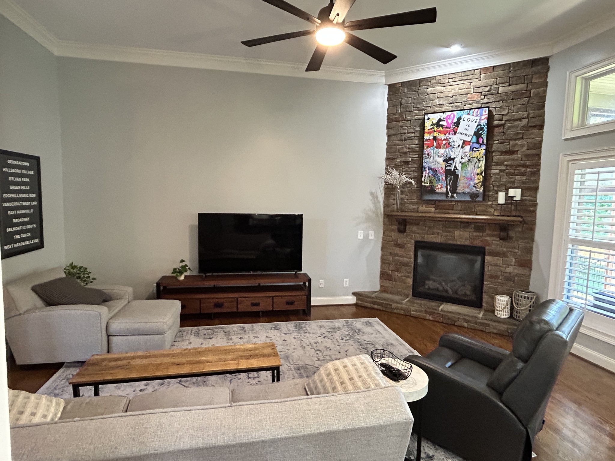 3805 Leona Pass