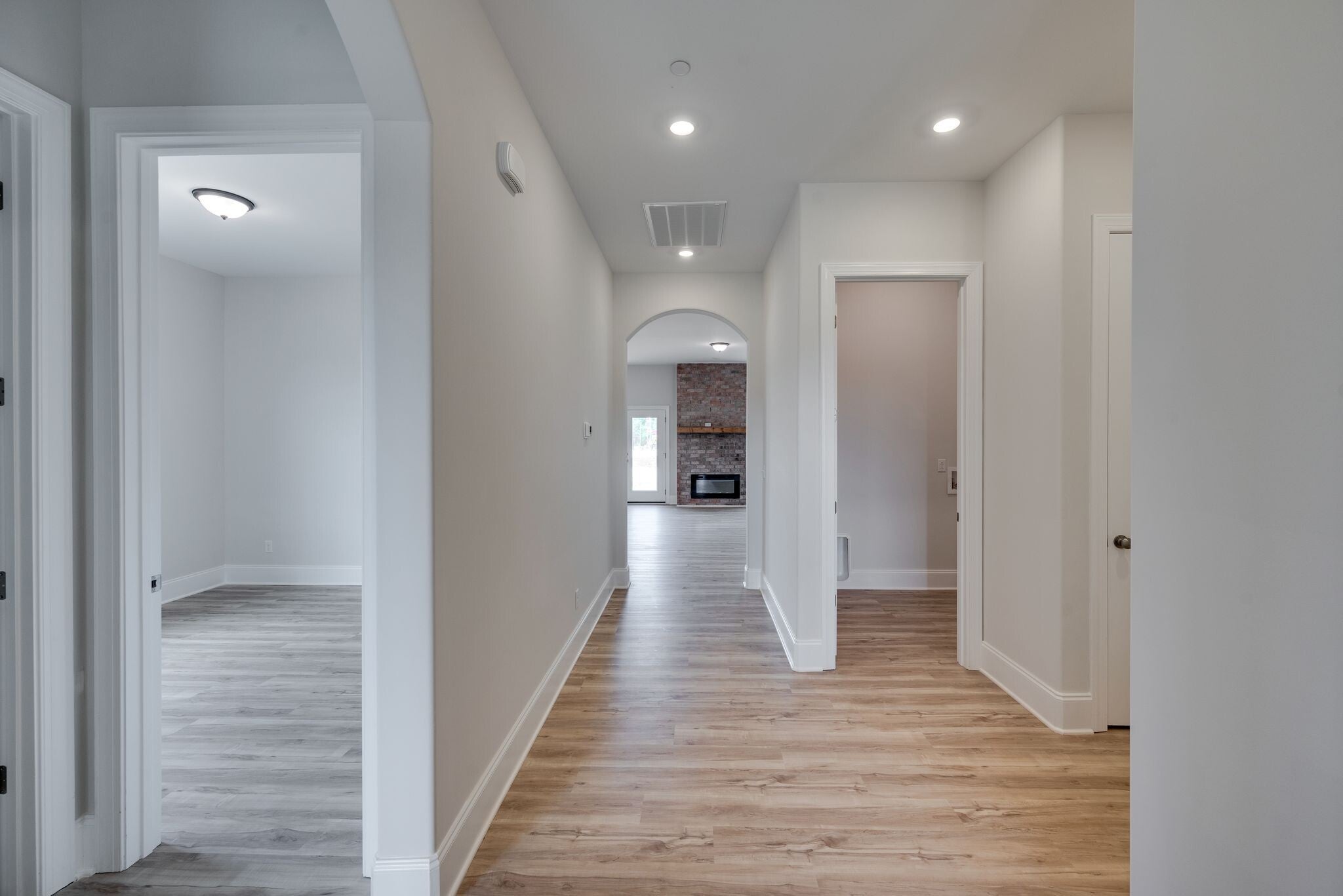 974 Hunters Ln