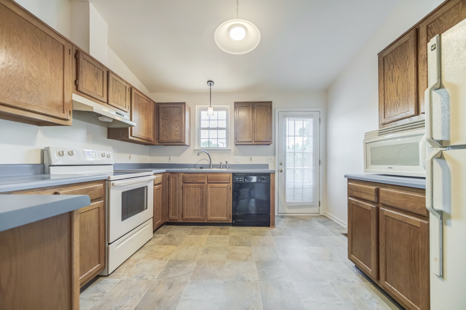 29 Rolling Meadows Dr NE