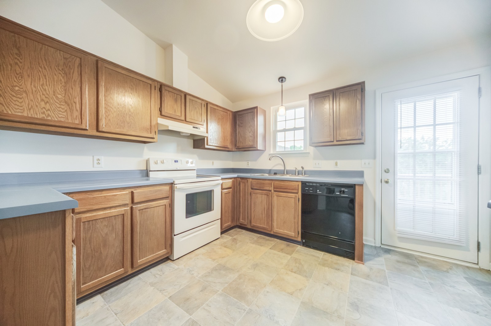 29 Rolling Meadows Dr NE