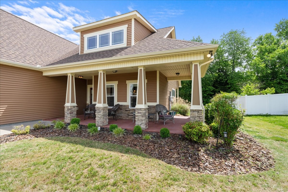 640 Laurel Ln