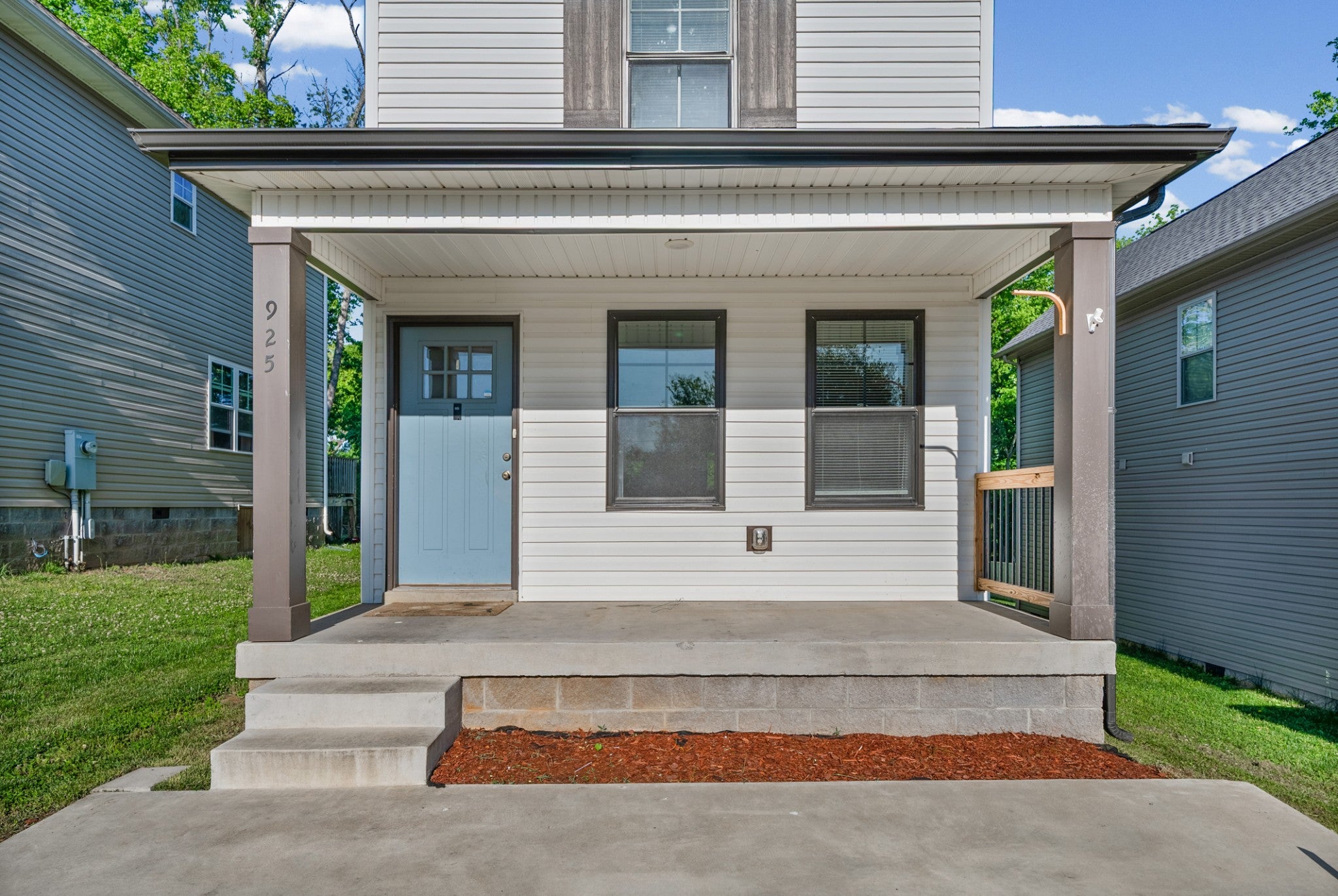 925 Oak Ln