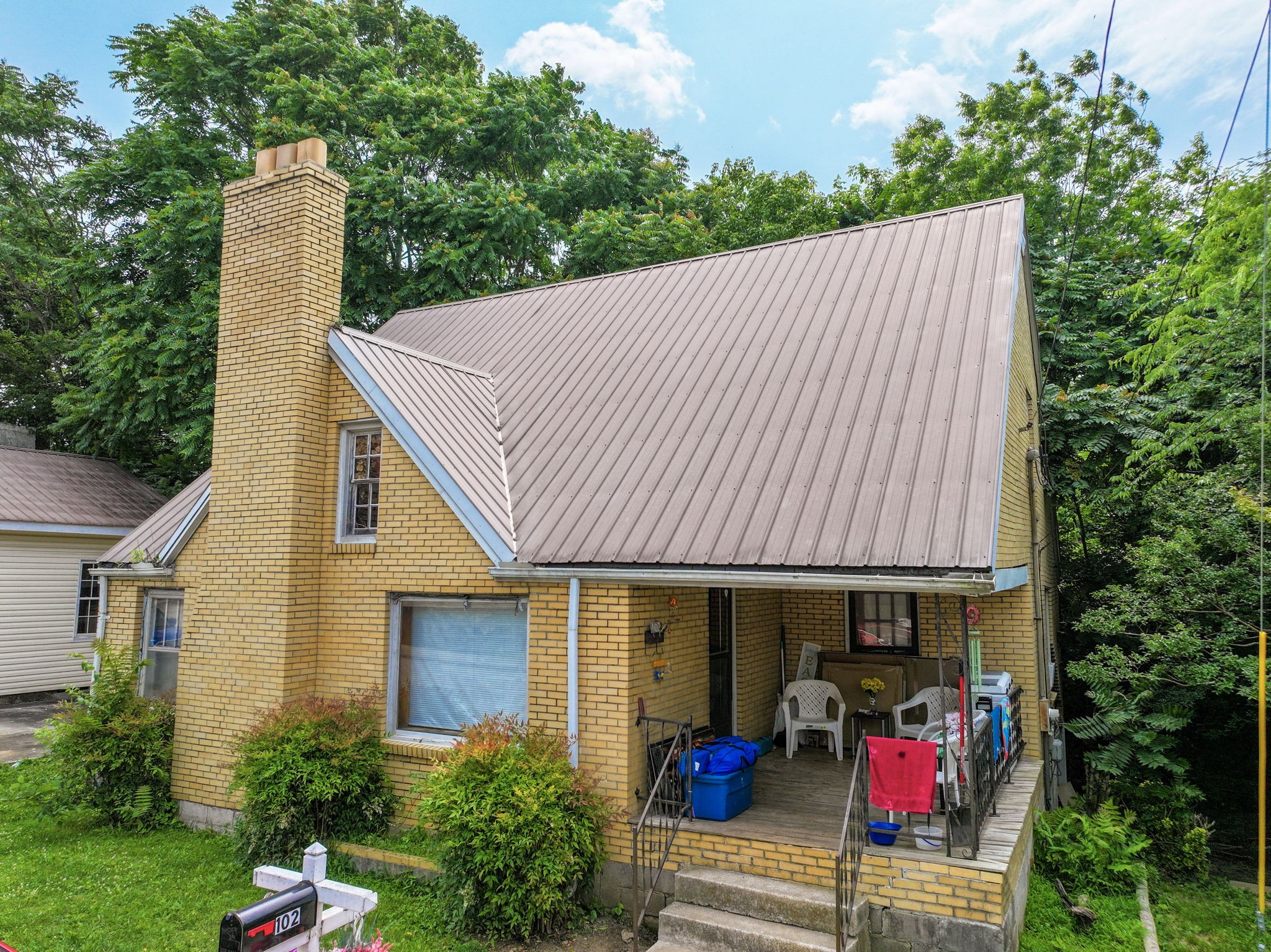 102 W Sparta St