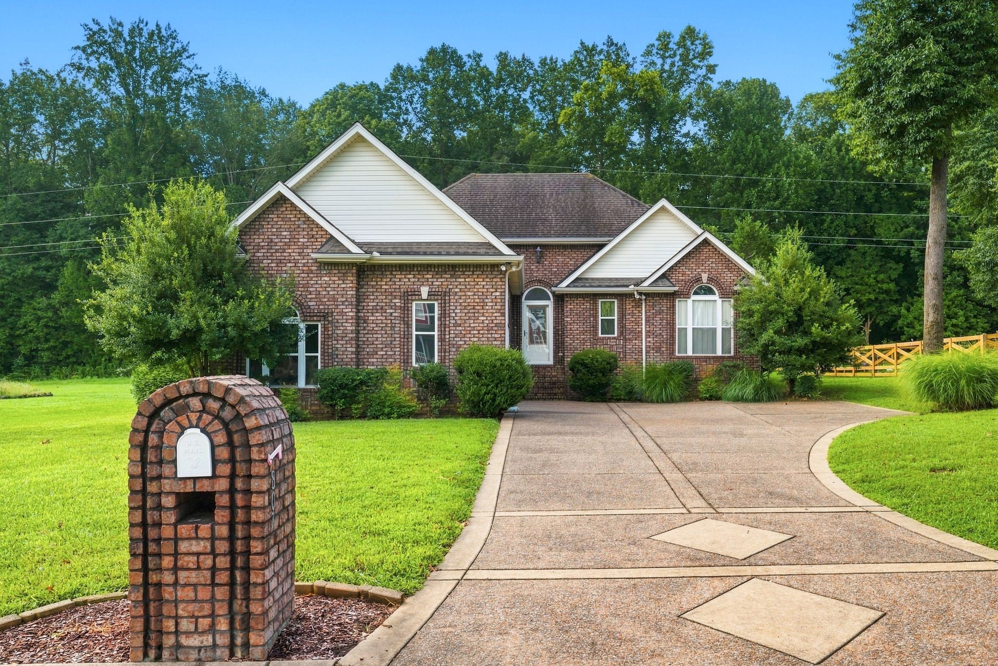 807 Cottonwood Ct