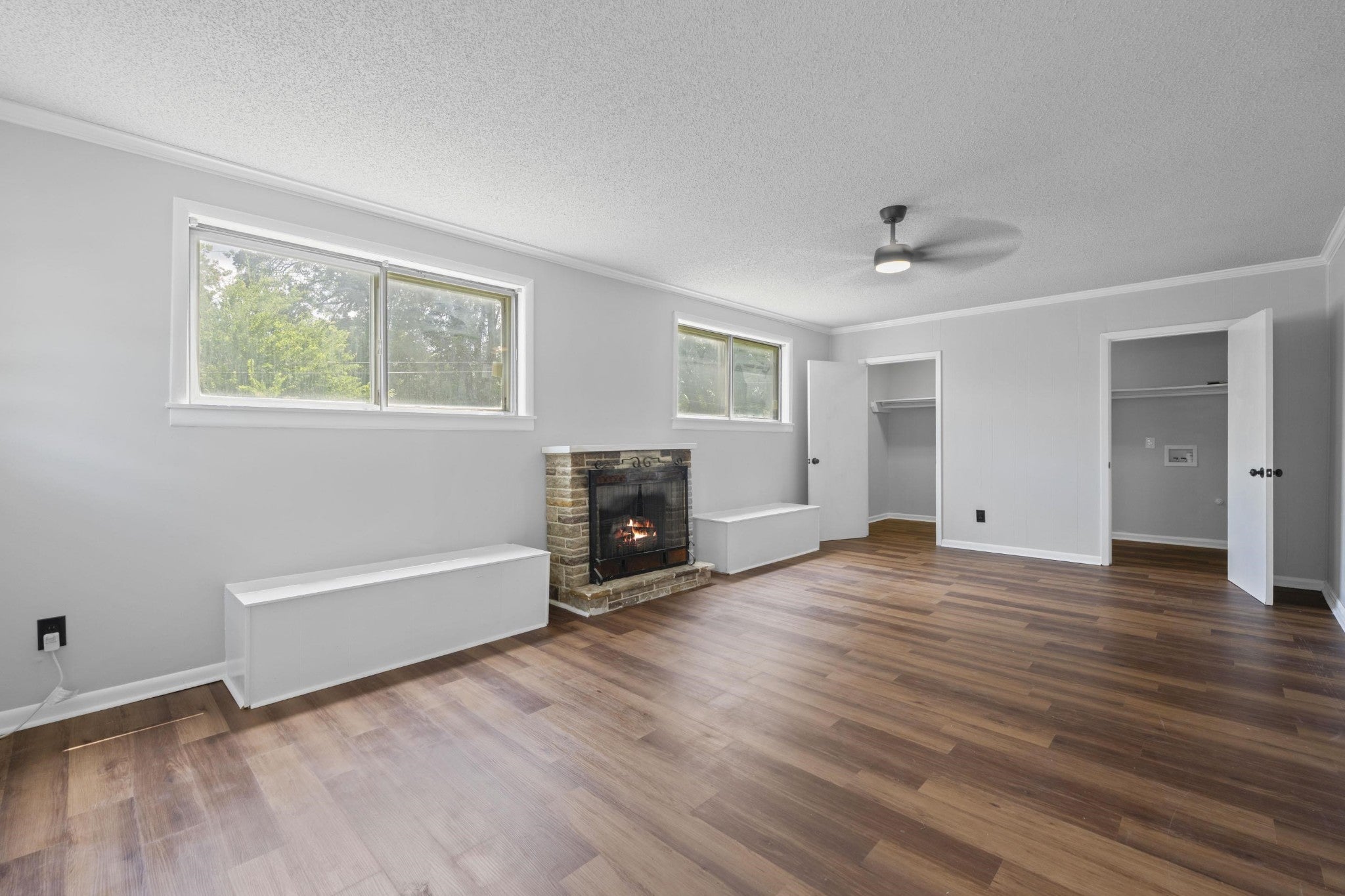 1355 DORIS AVE