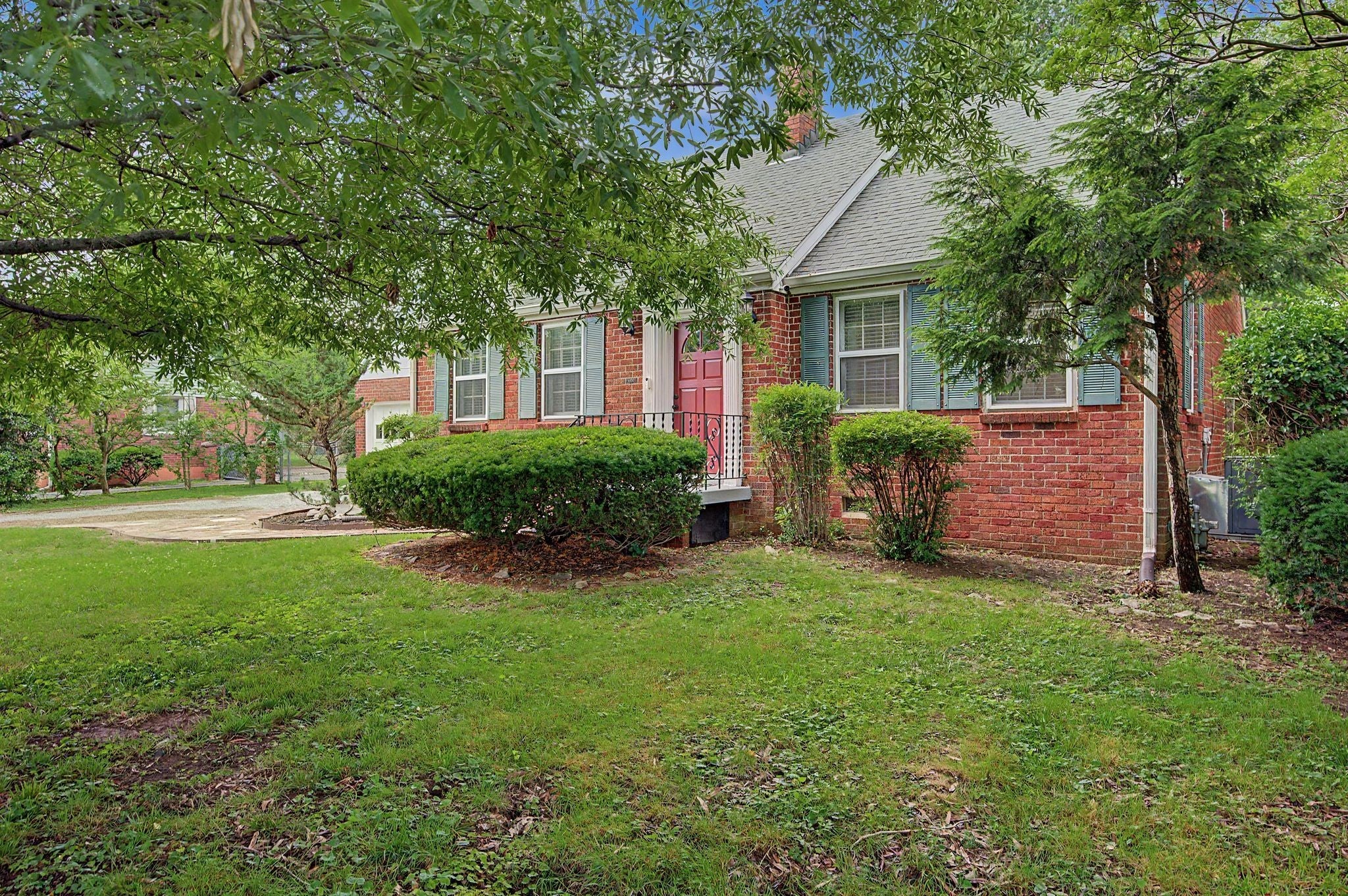 4-bed listing at 2840 Blue Brick Dr, Nashville