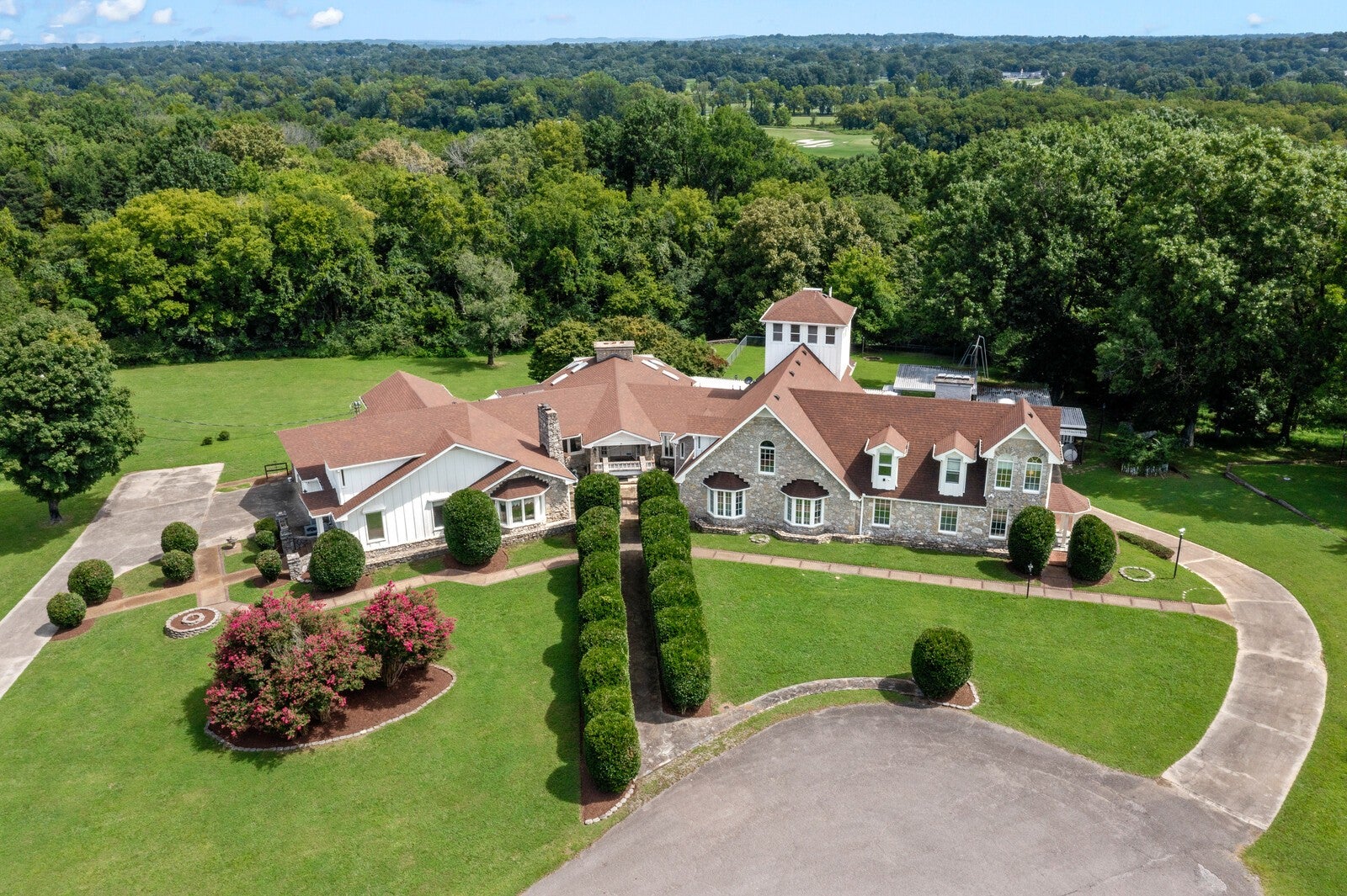 100 Pineywood Acres Dr