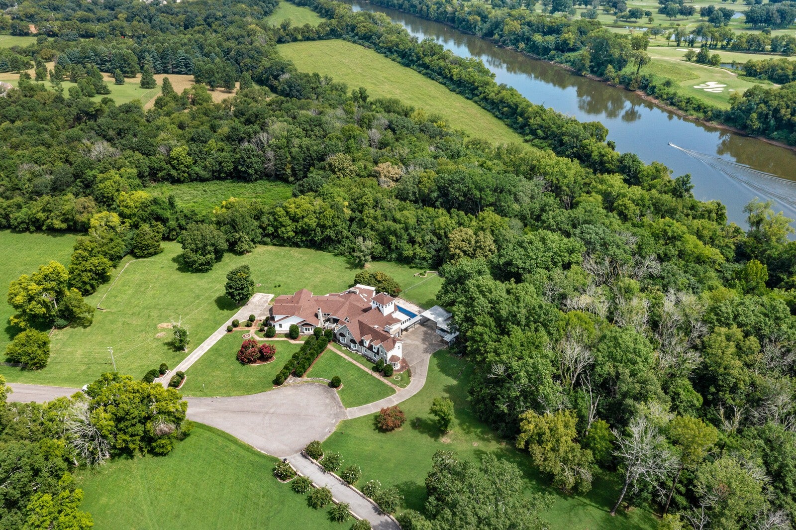 100 Pineywood Acres Dr