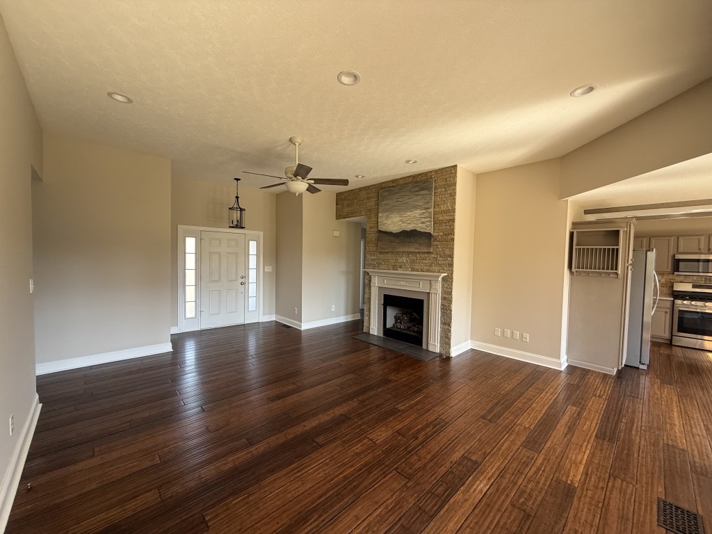1190 Bothwell Pl