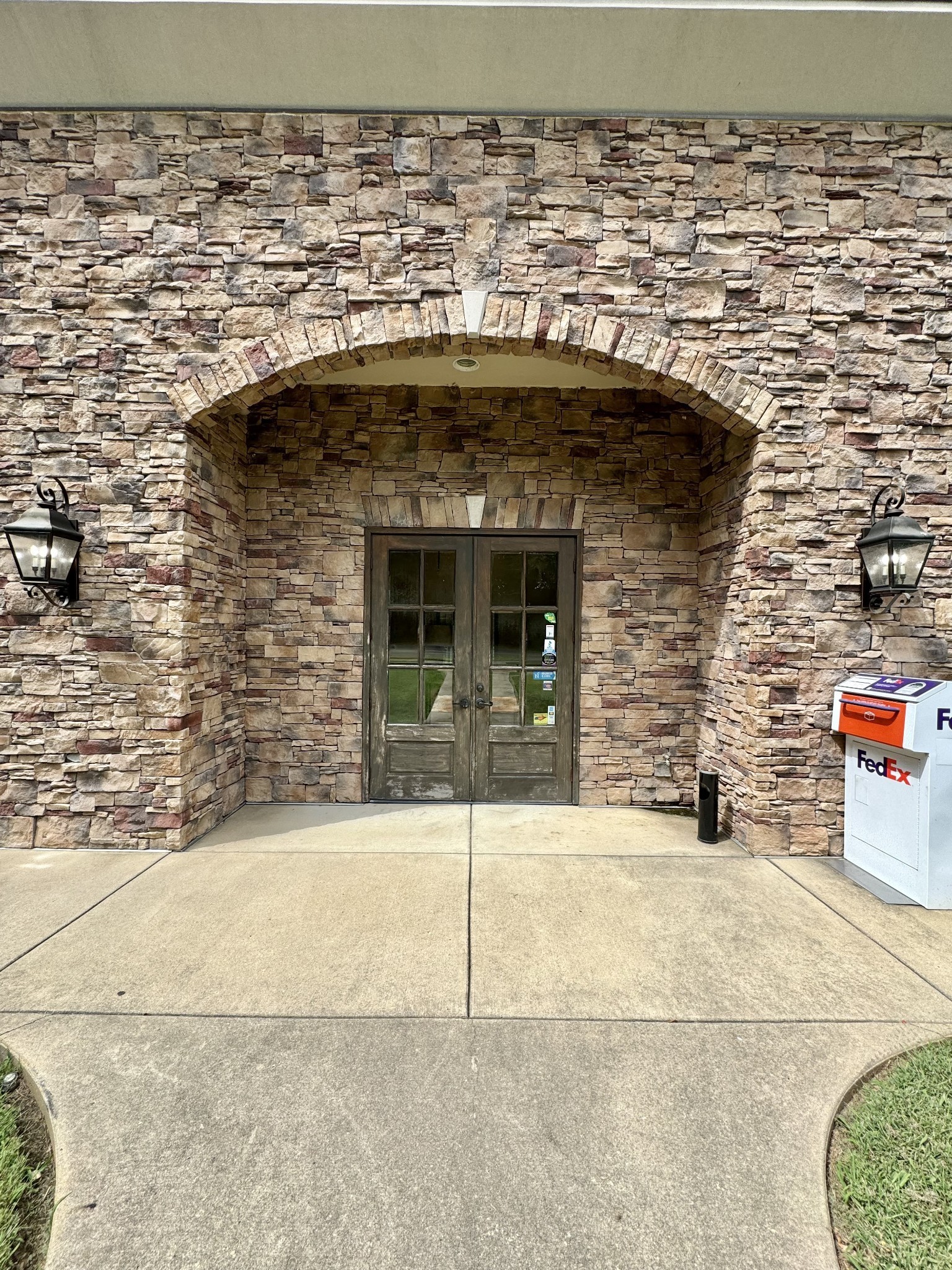 212 N Castle Heights Ave