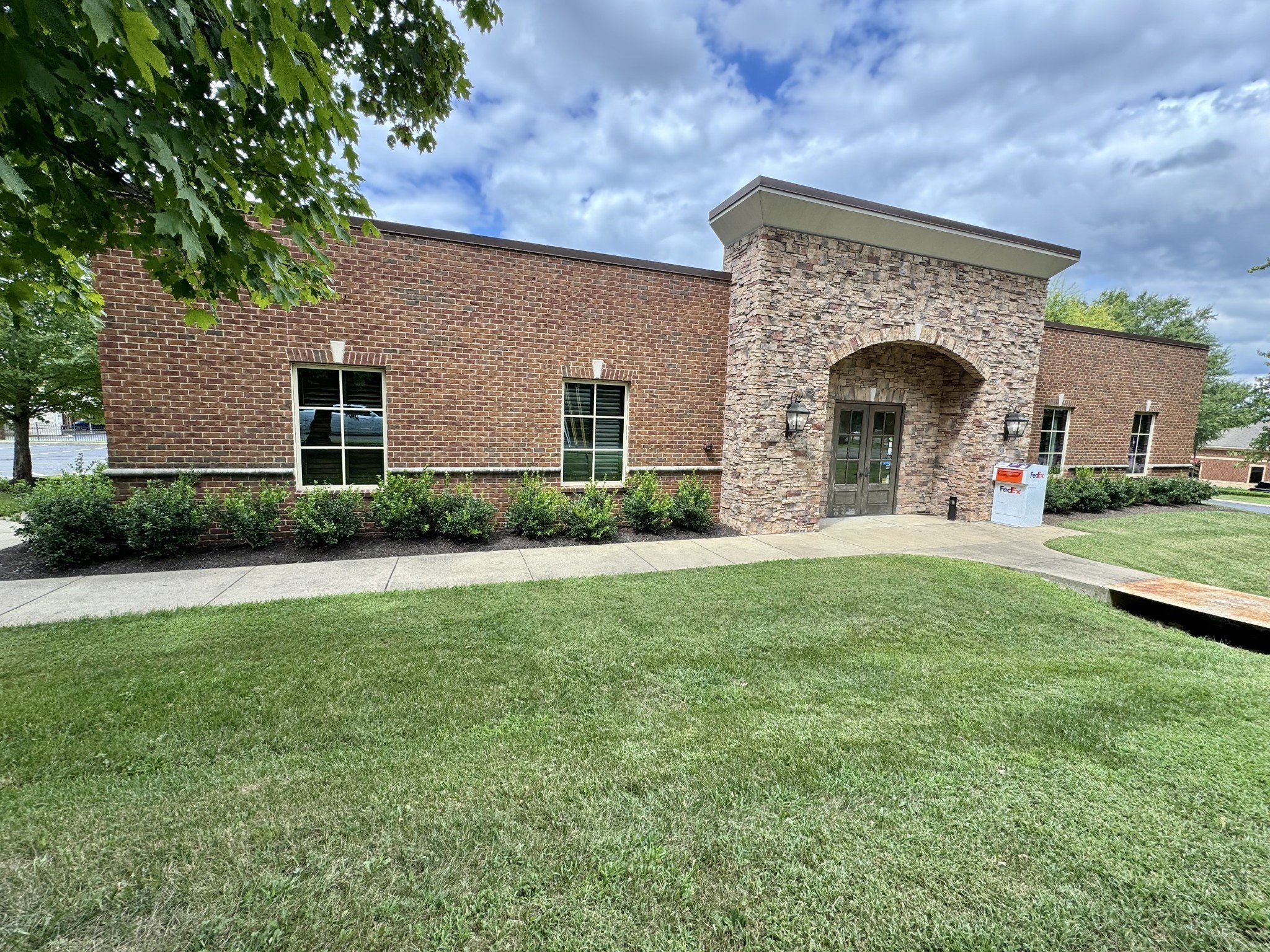 212 N Castle Heights Ave