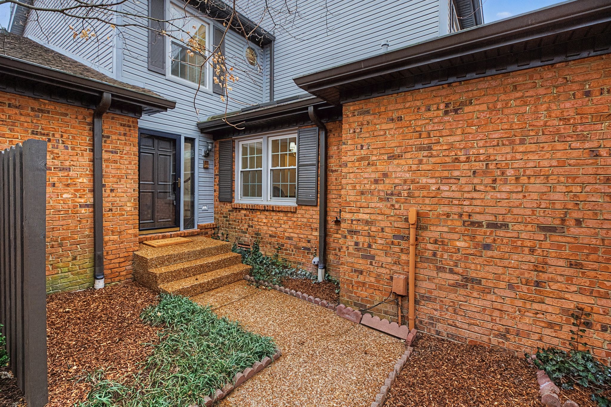 142 Hearthstone Manor Cir