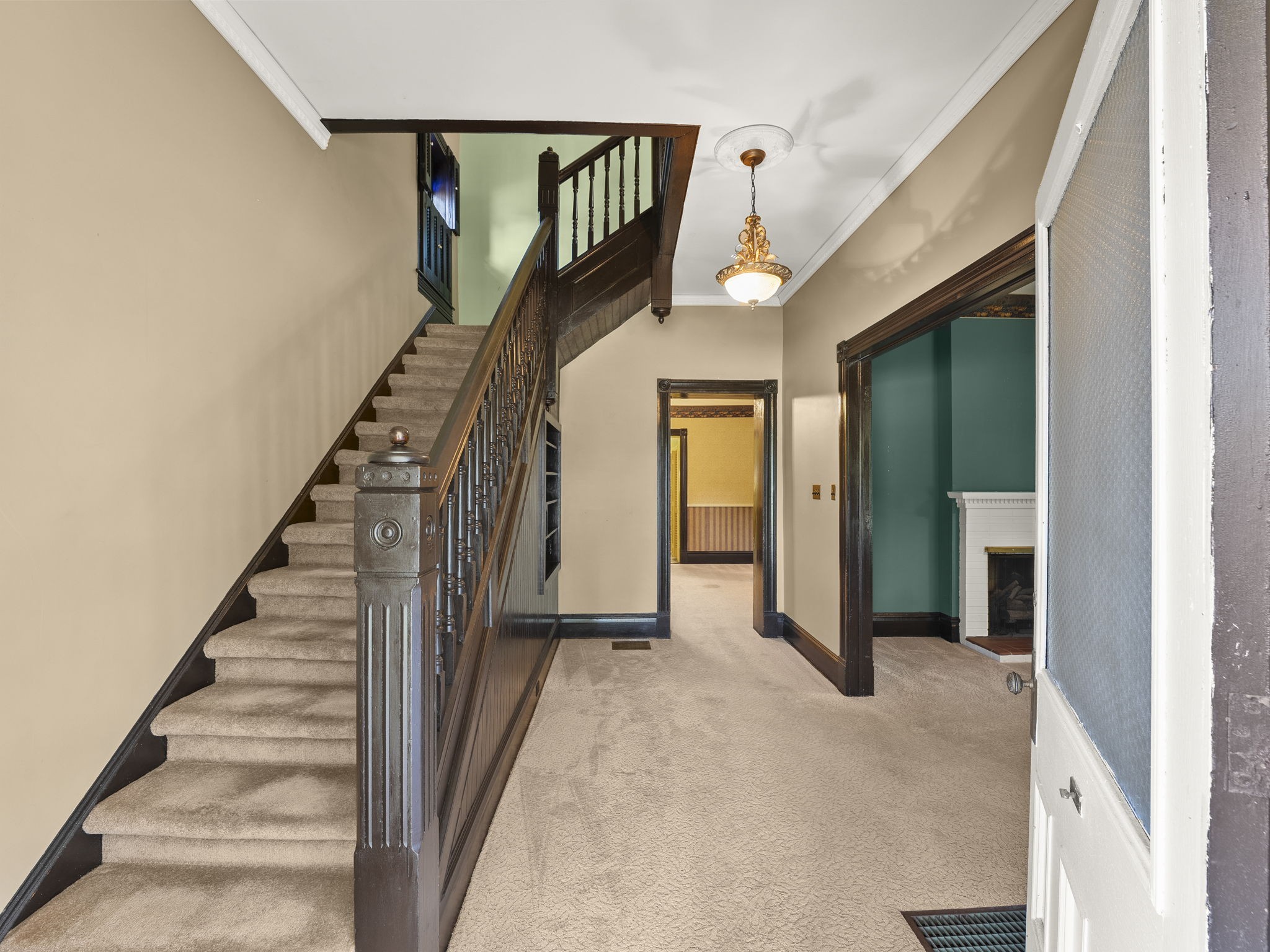 103 Cowan St W