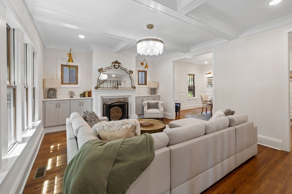 5.0-bed rental at 208 Fairfax Ave