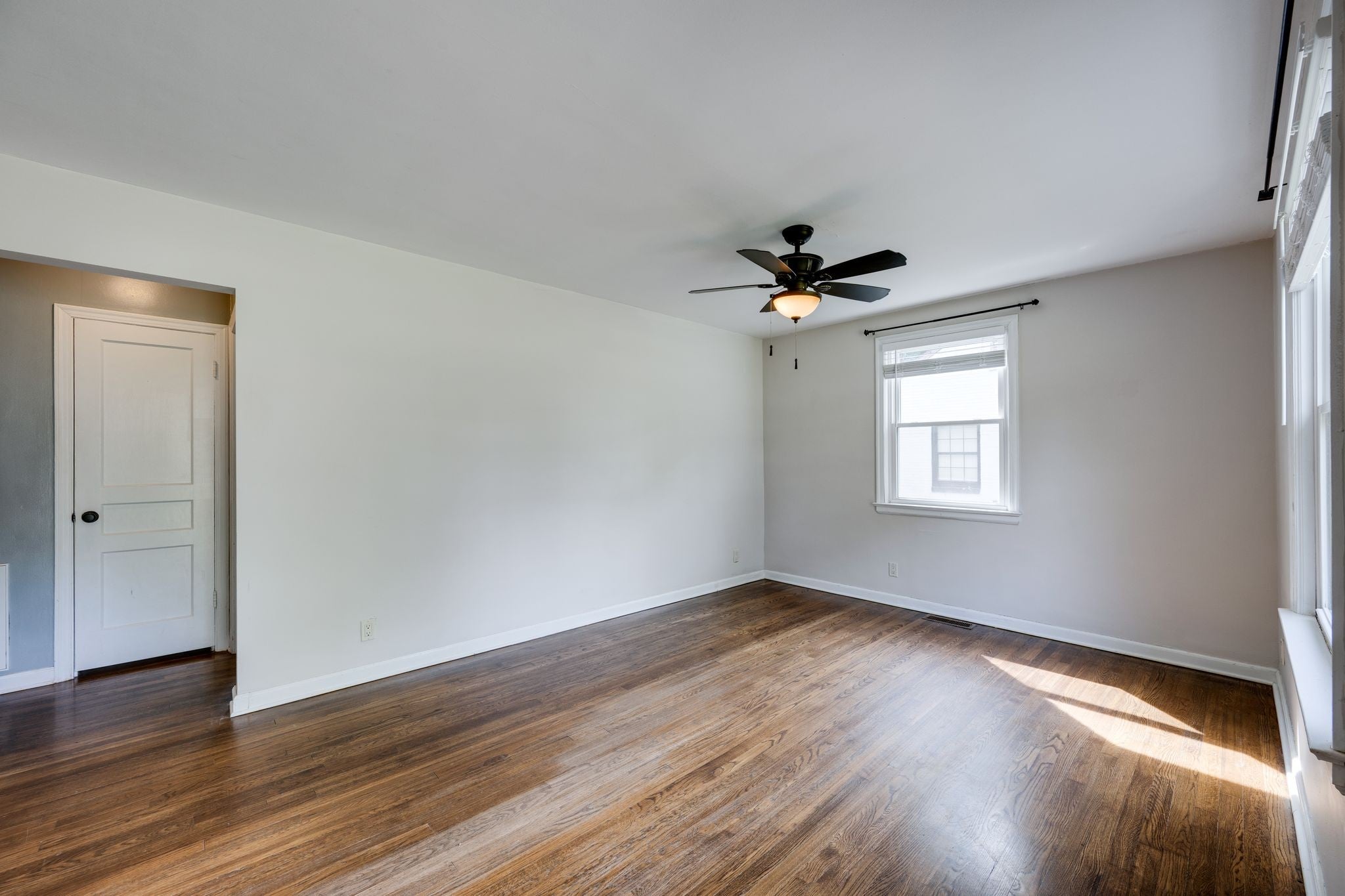 2-bed home sold in Nashville, TN 37216, 2223 Fernwood Dr 2223 Fernwood Dr, Nashville TN 37216 2-bed home, photo 3 of 30