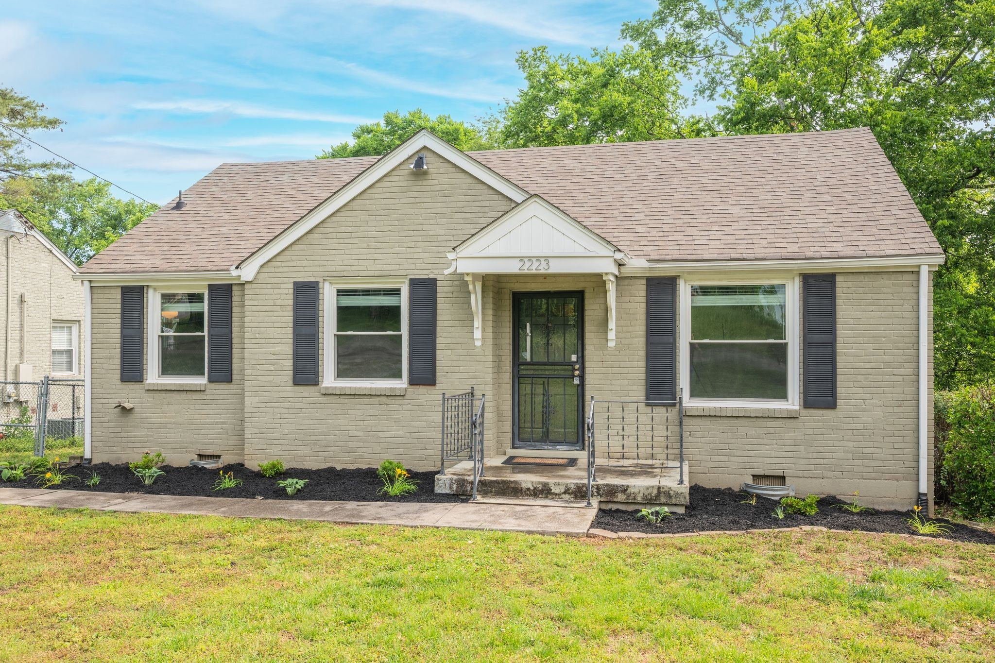 2-bed home sold in Nashville, TN 37216, 2223 Fernwood Dr 2223 Fernwood Dr, Nashville TN 37216 2-bed home, photo 2 of 30