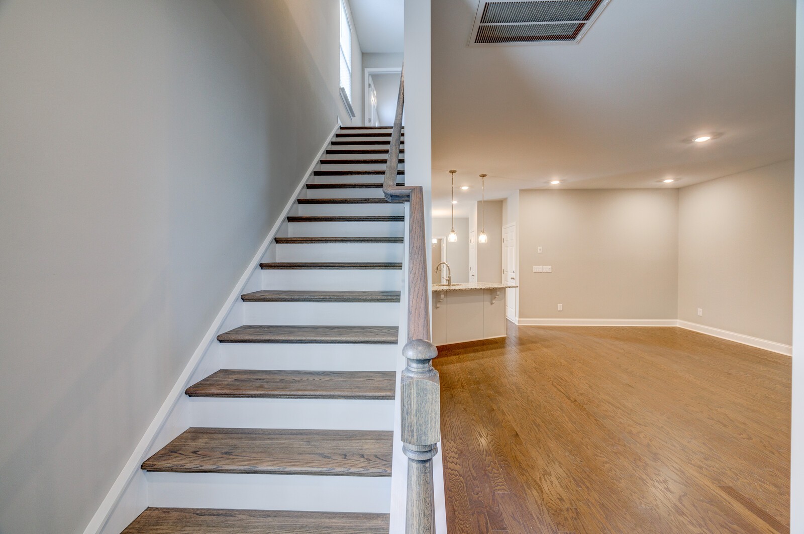 251 Grandstand Blvd