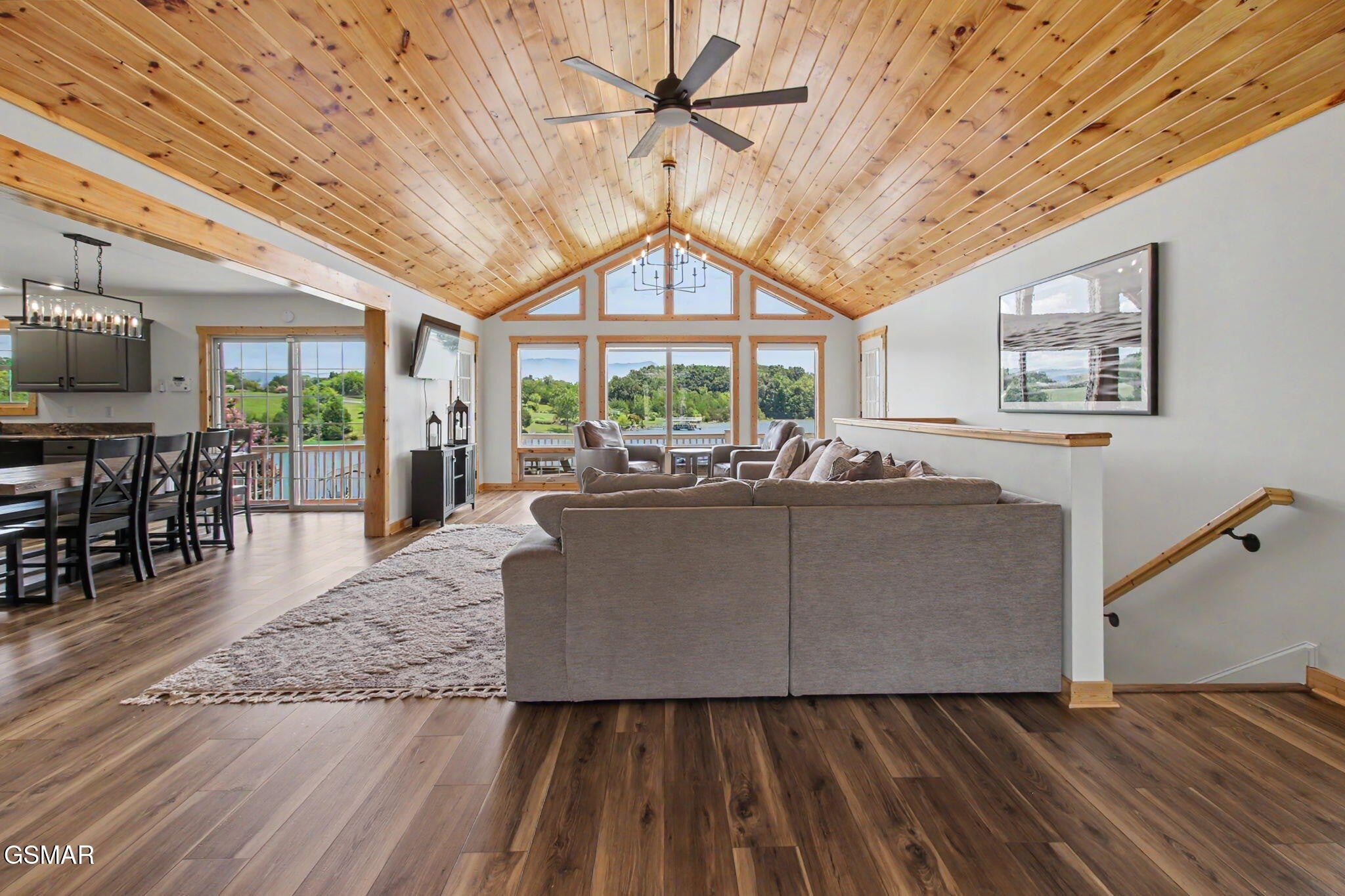 1820 Harbor Hills Lane