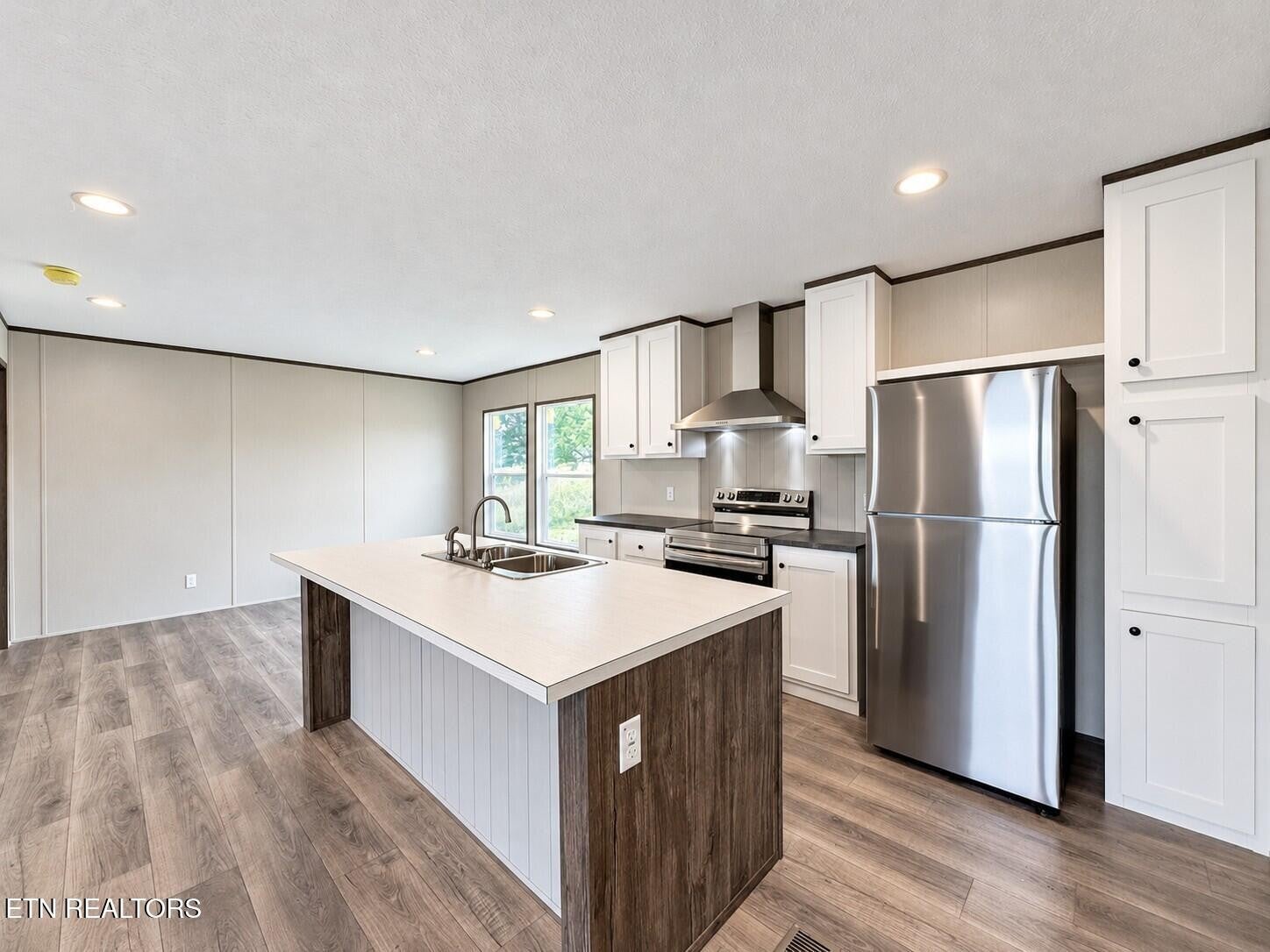 200 Laura Boling Loop Rd