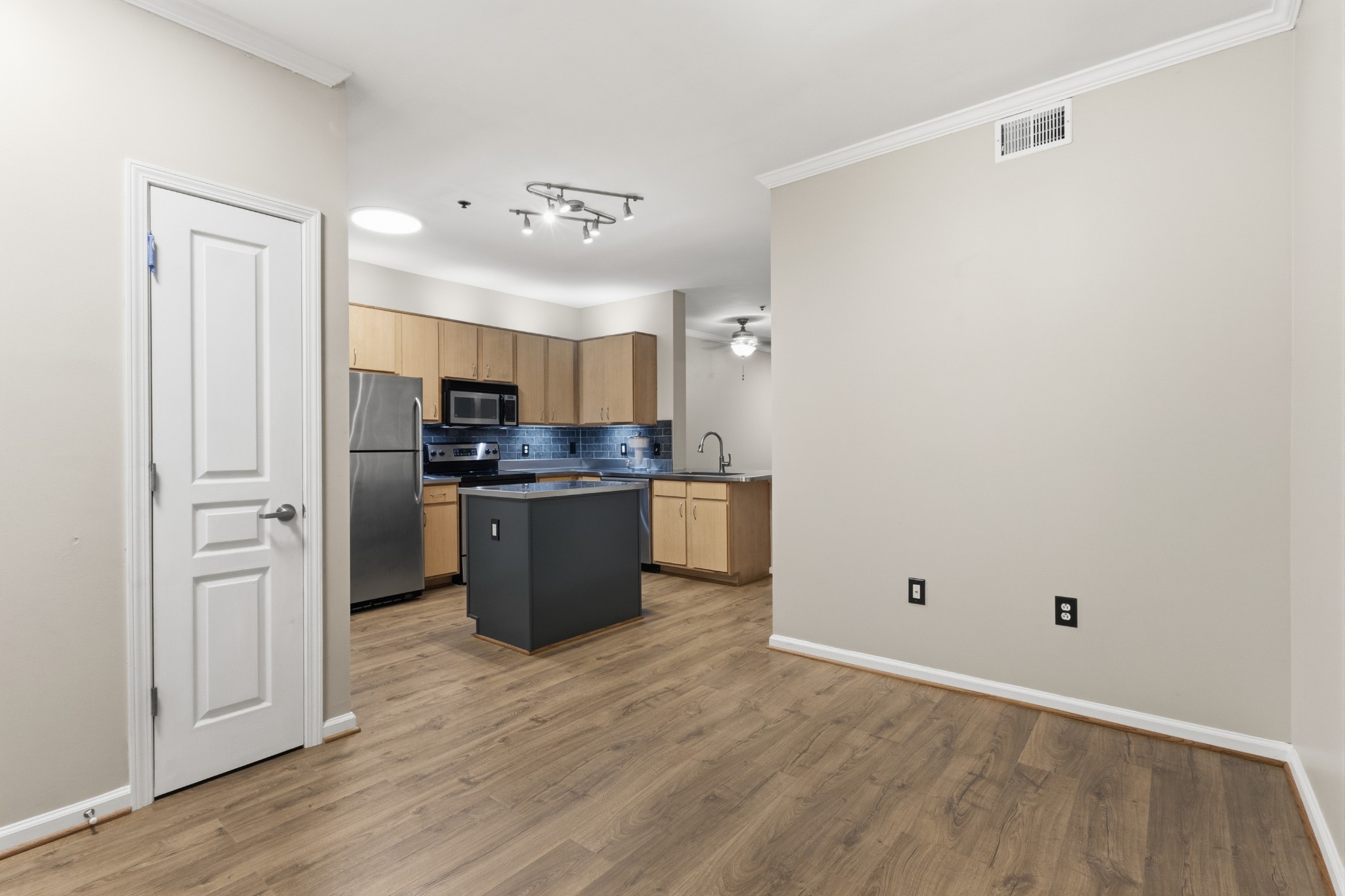 1803 Broadway 112 - Photo 3