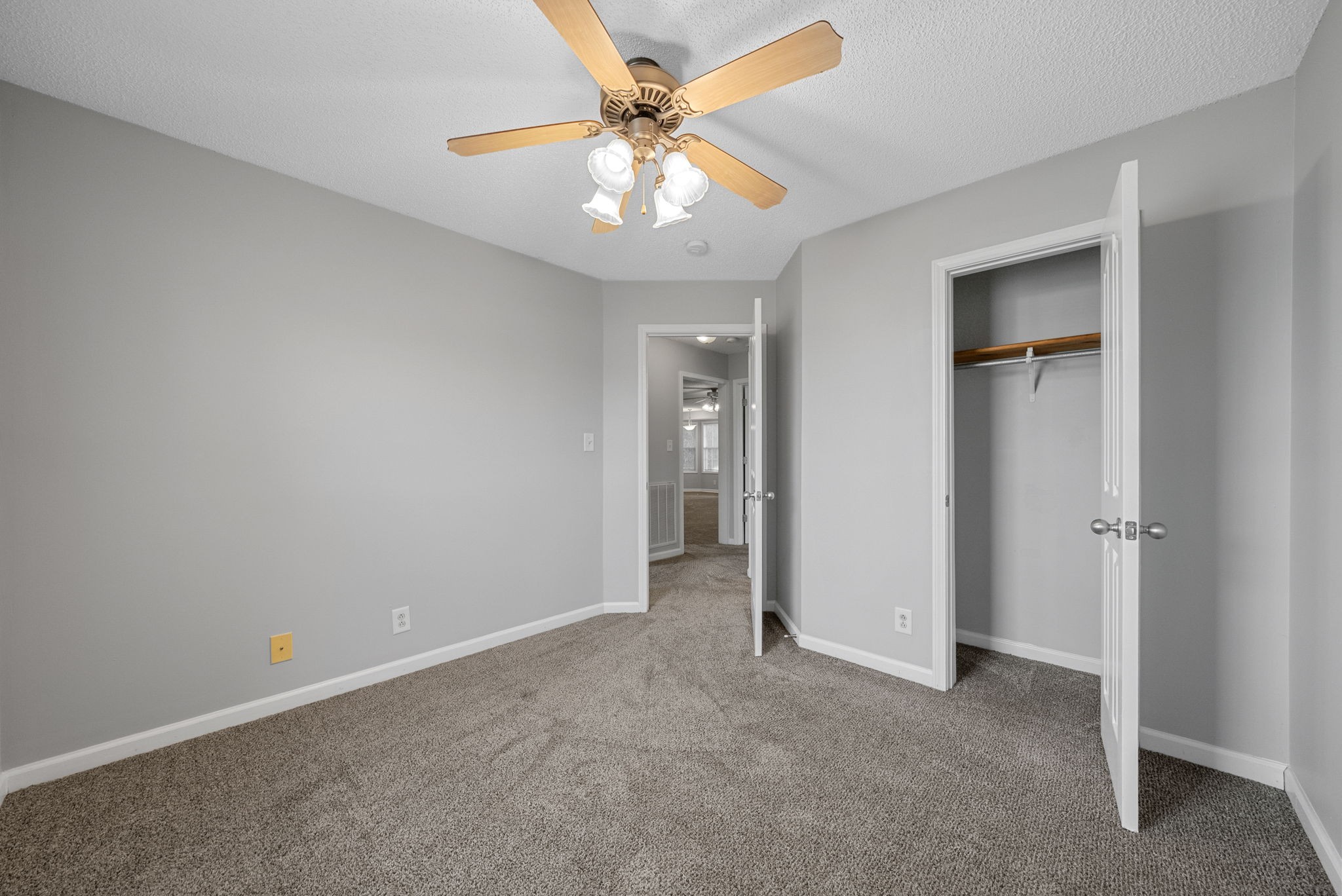 Clarksville, Tennessee 37042, United States, 3 Bedrooms Bedrooms, ,2 BathroomsBathrooms,Residential,Pending,214924