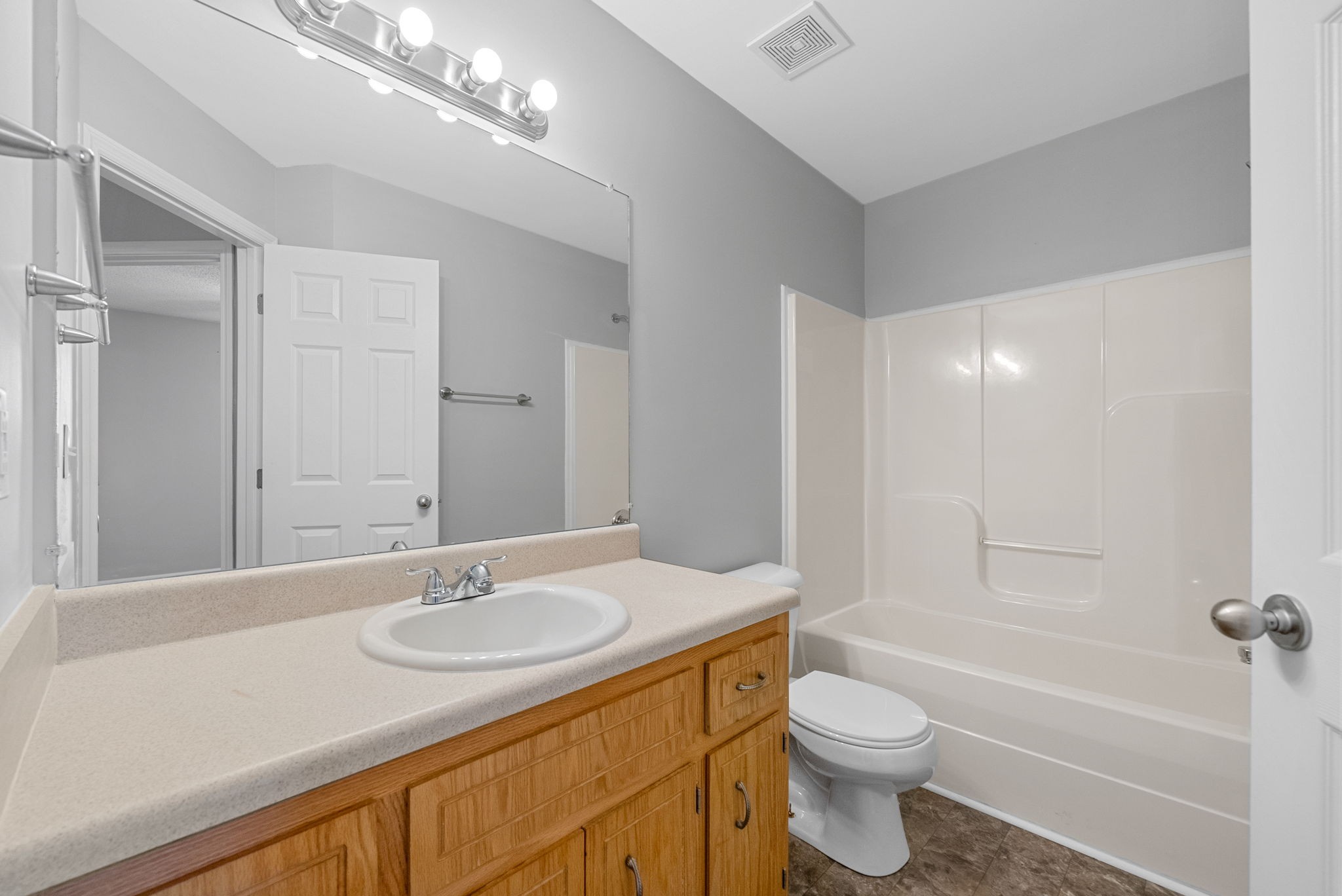 Clarksville, Tennessee 37042, United States, 3 Bedrooms Bedrooms, ,2 BathroomsBathrooms,Residential,Pending,214924