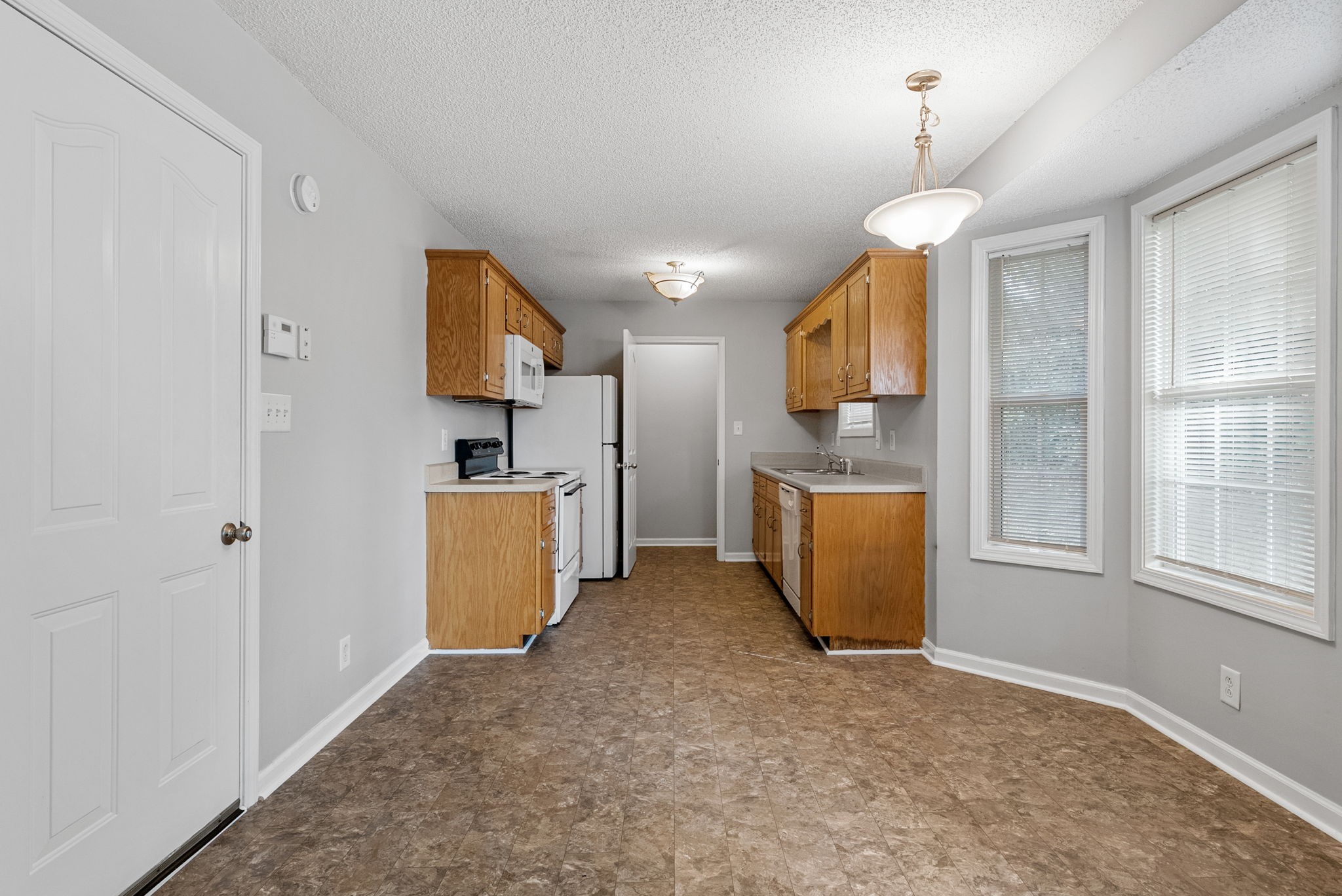 Clarksville, Tennessee 37042, United States, 3 Bedrooms Bedrooms, ,2 BathroomsBathrooms,Residential,Pending,214924