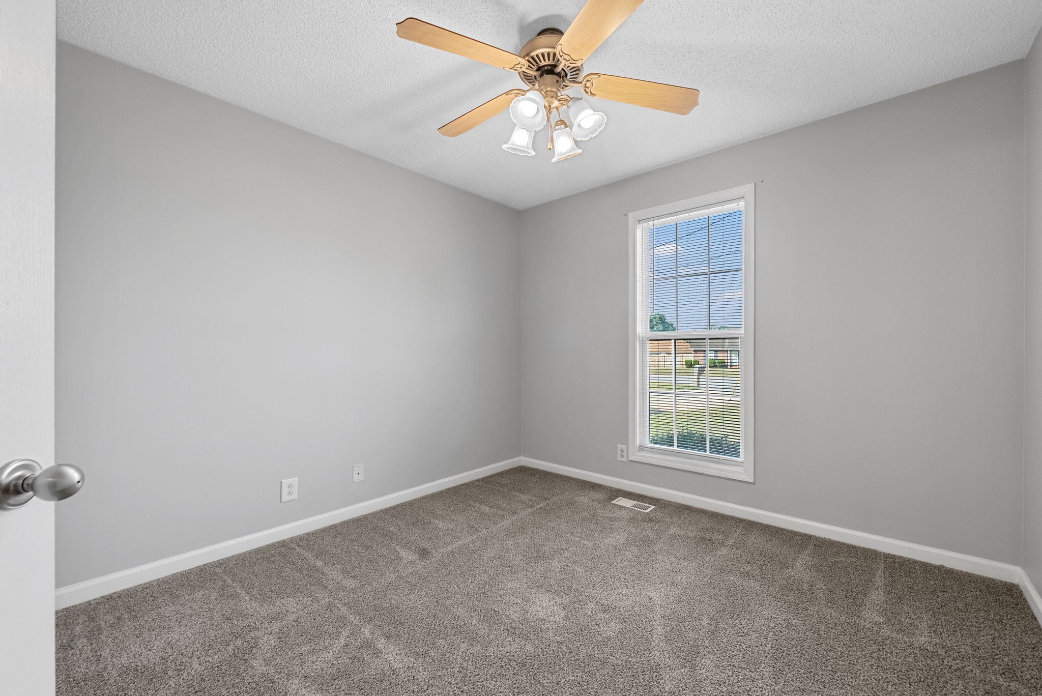 Clarksville, Tennessee 37042, United States, 3 Bedrooms Bedrooms, ,2 BathroomsBathrooms,Residential,Pending,214924