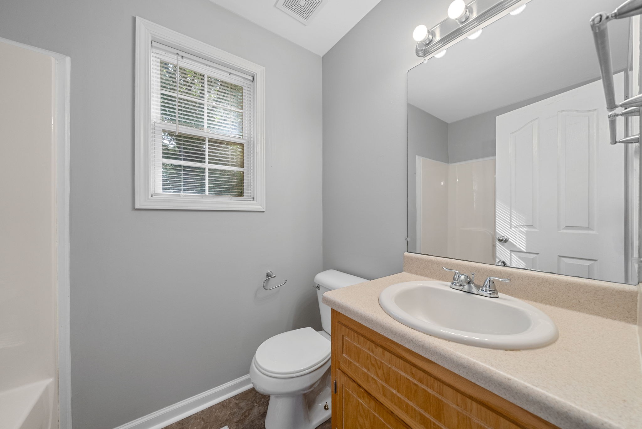 Clarksville, Tennessee 37042, United States, 3 Bedrooms Bedrooms, ,2 BathroomsBathrooms,Residential,Pending,214924