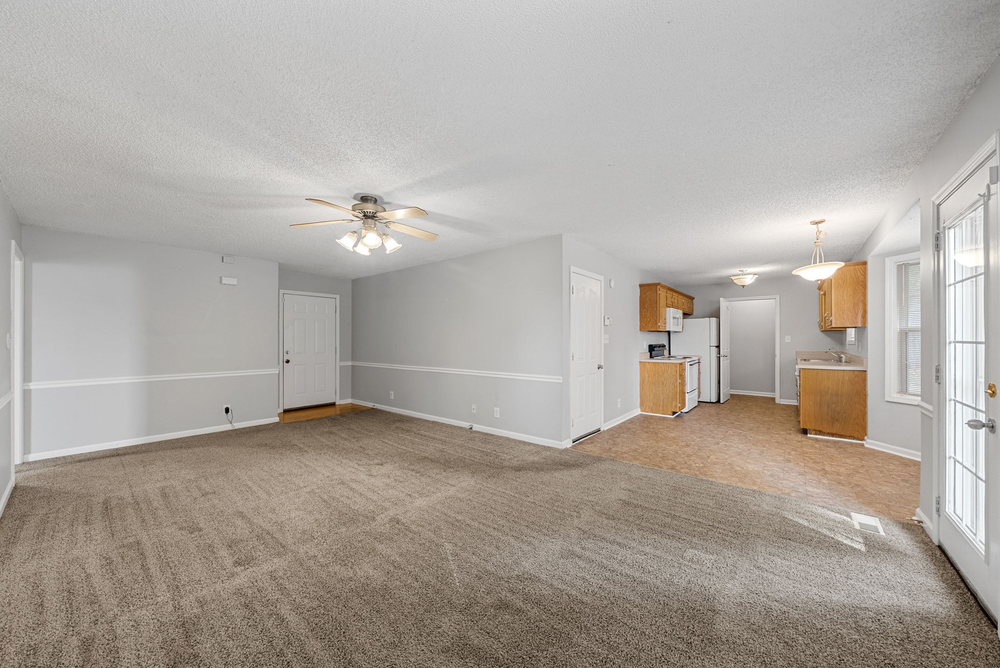 Clarksville, Tennessee 37042, United States, 3 Bedrooms Bedrooms, ,2 BathroomsBathrooms,Residential,Pending,214924