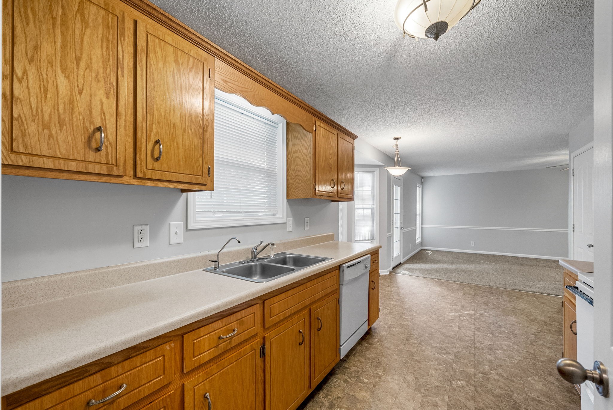 Clarksville, Tennessee 37042, United States, 3 Bedrooms Bedrooms, ,2 BathroomsBathrooms,Residential,Pending,214924