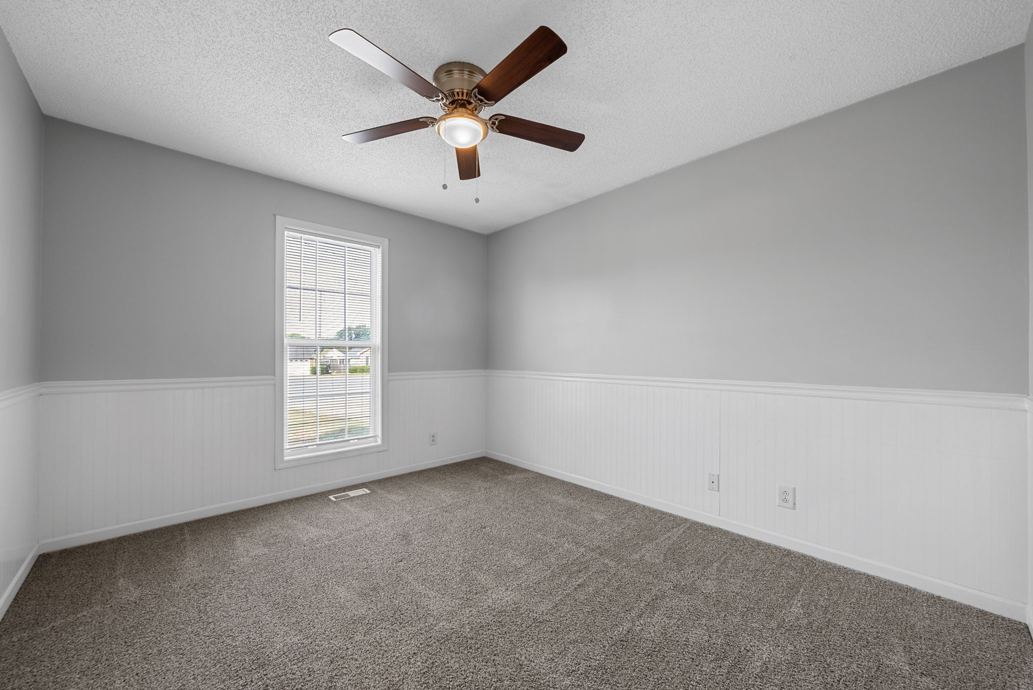 Clarksville, Tennessee 37042, United States, 3 Bedrooms Bedrooms, ,2 BathroomsBathrooms,Residential,Pending,214924