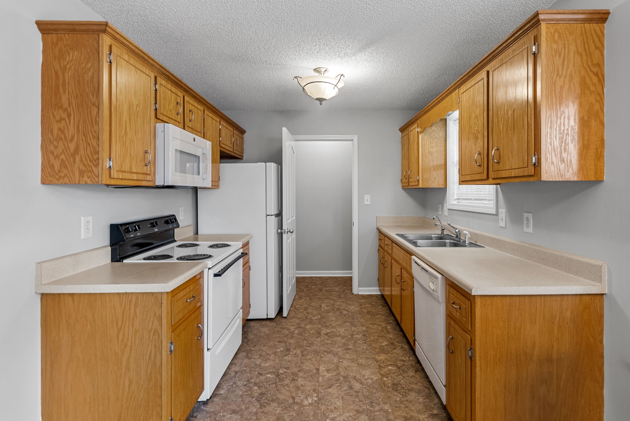 Clarksville, Tennessee 37042, United States, 3 Bedrooms Bedrooms, ,2 BathroomsBathrooms,Residential,Pending,214924