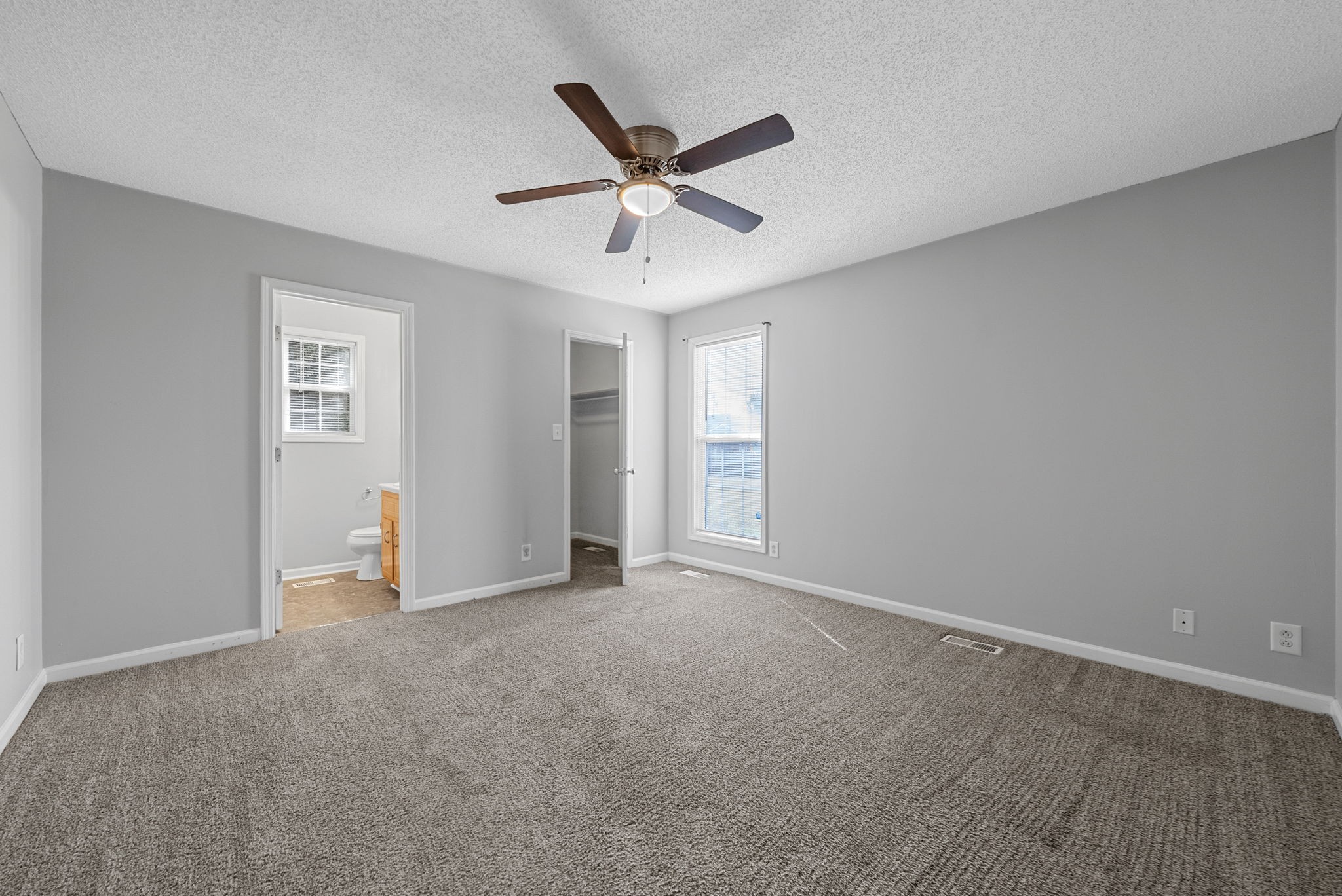 Clarksville, Tennessee 37042, United States, 3 Bedrooms Bedrooms, ,2 BathroomsBathrooms,Residential,Pending,214924