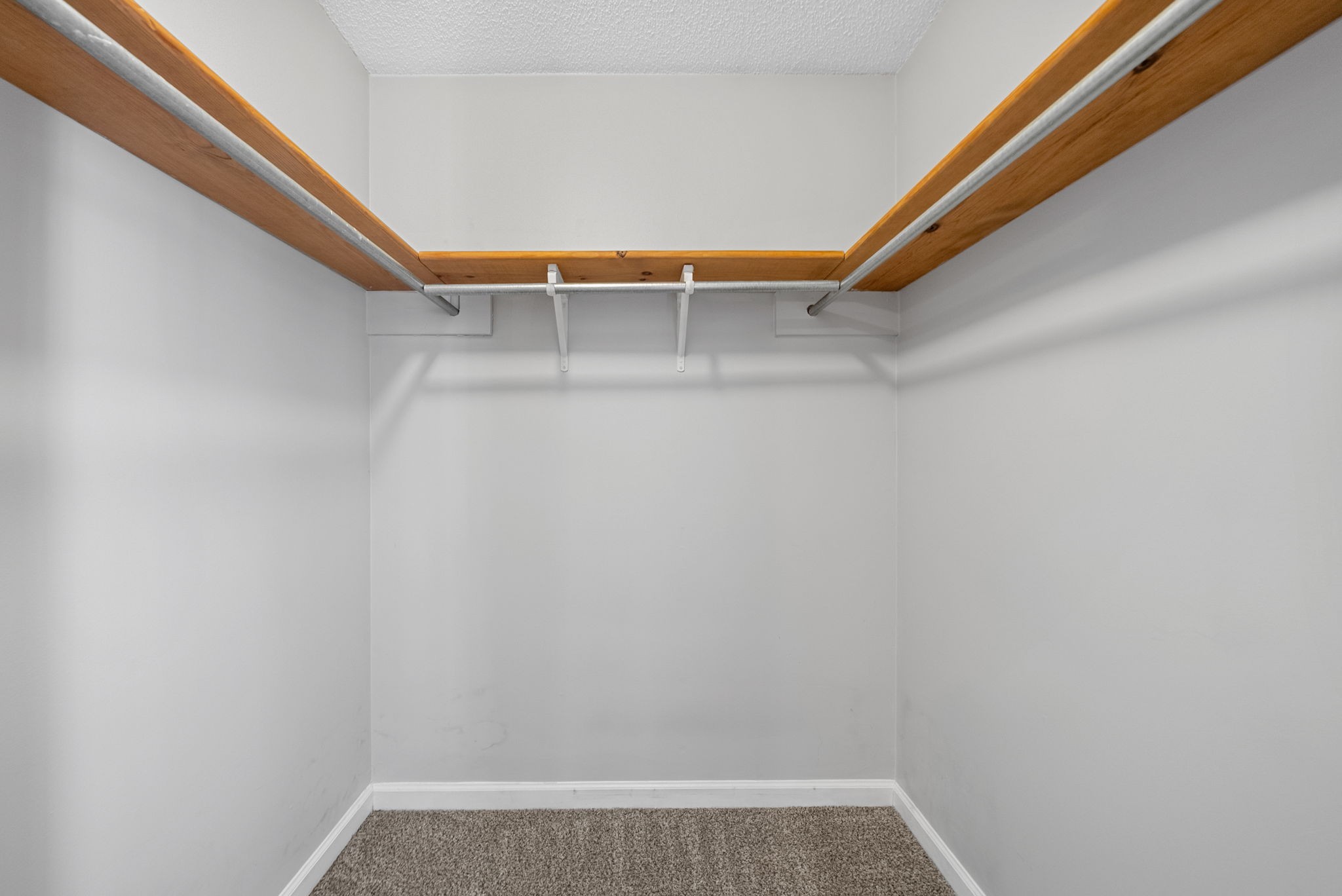 Clarksville, Tennessee 37042, United States, 3 Bedrooms Bedrooms, ,2 BathroomsBathrooms,Residential,Pending,214924