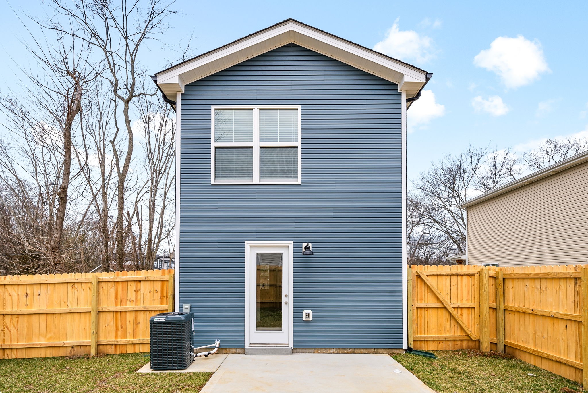 Clarksville, Tennessee 37040, United States, 2 Bedrooms Bedrooms, ,3 BathroomsBathrooms,Residential,Active,741